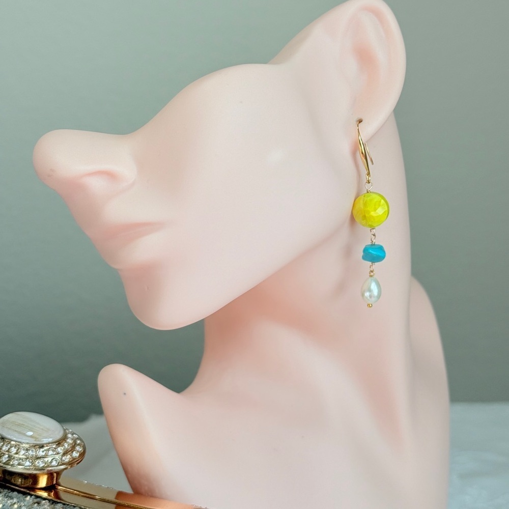 ⚜️ Elegant Gold and Turquoise Drop Earrings - Picture 3 of 7
